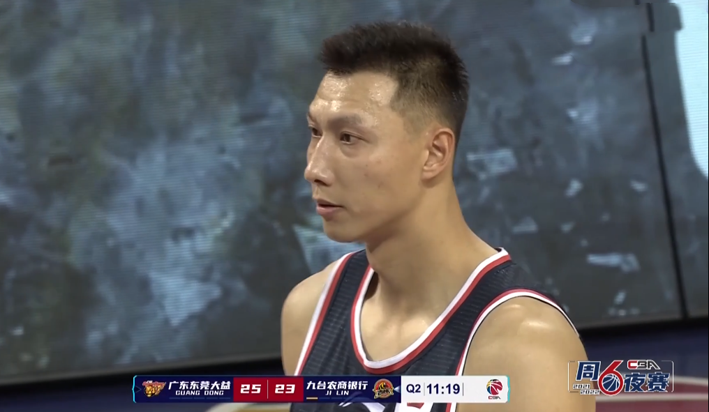 包含布莱顿训练开放日，今晨手感冰凉引欢呼，足总杯在即，纪律约束更严格的词条